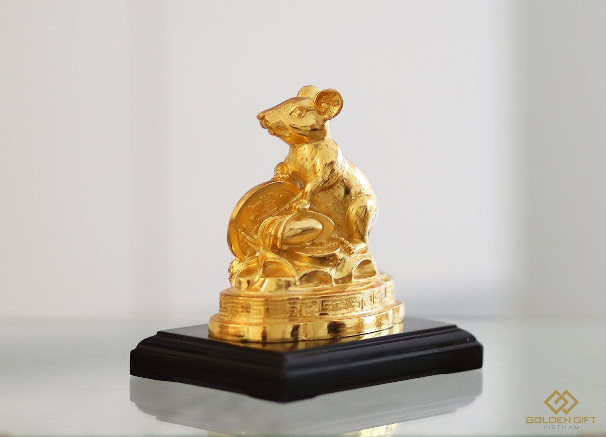 Tượng Chuột phong thuỷ mạ vàng có thể đặt trong phòng ngủ để tình cảm vợ chồng thêm mặn nồng.