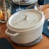 Nồi ovan Staub Cocotte White 27 cm màu trắng