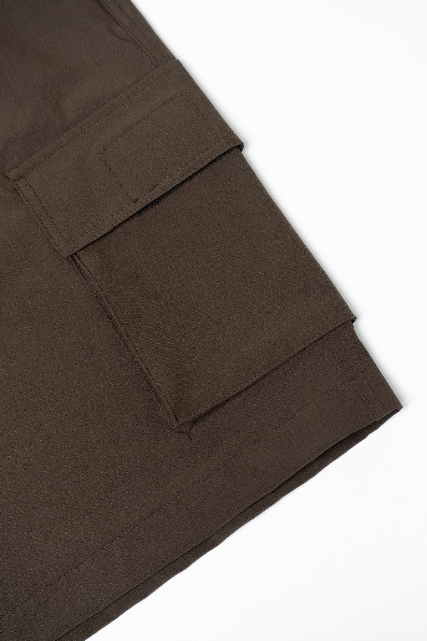  BROWN WIND CARGO SHORTS 