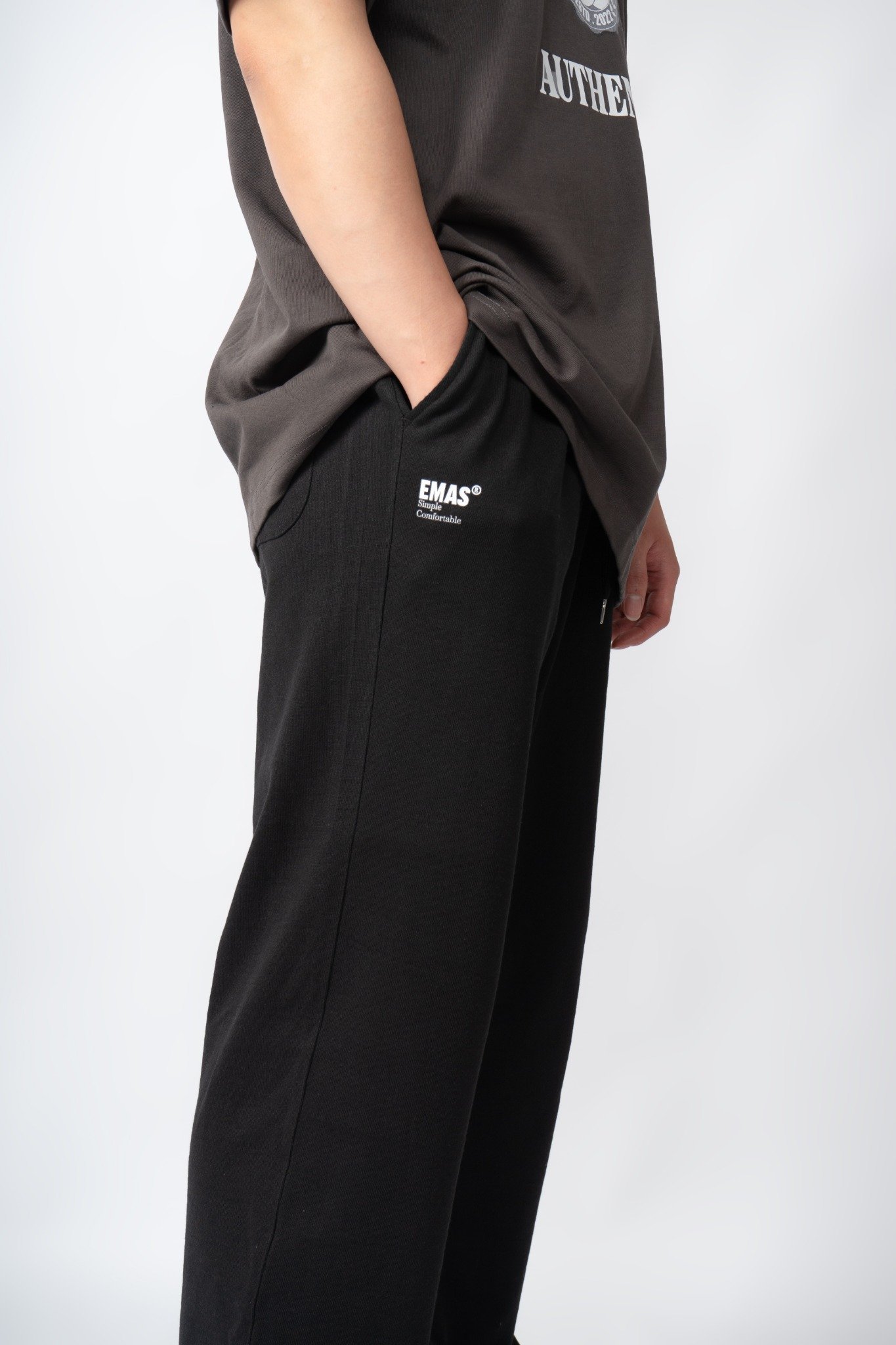  BLACK STRING V2 SWEATPANTS 