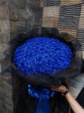 Bó Hoa Sáp 99 Bông Tím Phủ Lưới Voan | Shop Hoa Hồng Sáp Tphcm