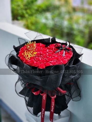 Hoa hồng sáp đỏ 50 bông + vương miện
