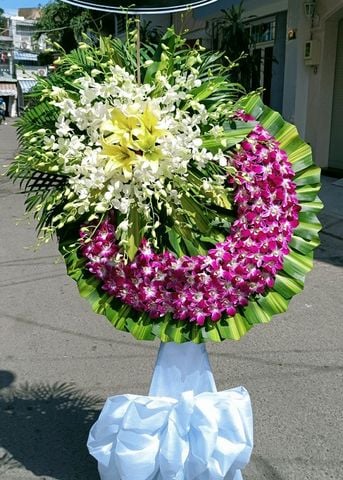 VÒNG HOA VIẾNG TANG