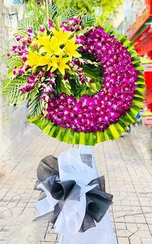 HOA CHIA BUỒN ĐÁM TANG