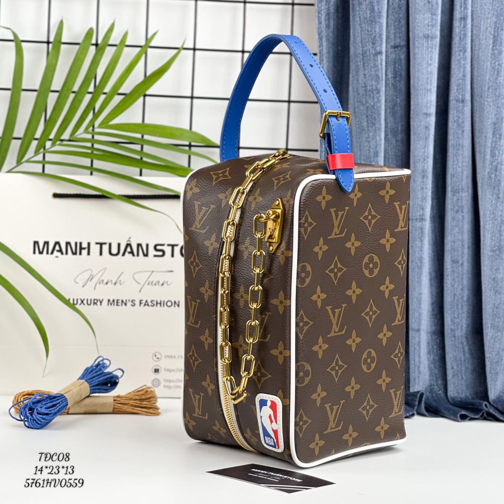 Ví nam Louis Vuitton cầm tay có quai hoạ tiết caro đen VNLV58 siêu cấp like auth 99 HOANG NGUYEN STORE #44 Ví nam Louis Vuitton cầm tay có quai hoạ tiết caro đen VNLV58 siêu cấp like auth 99 HOANG NGUYEN STORE