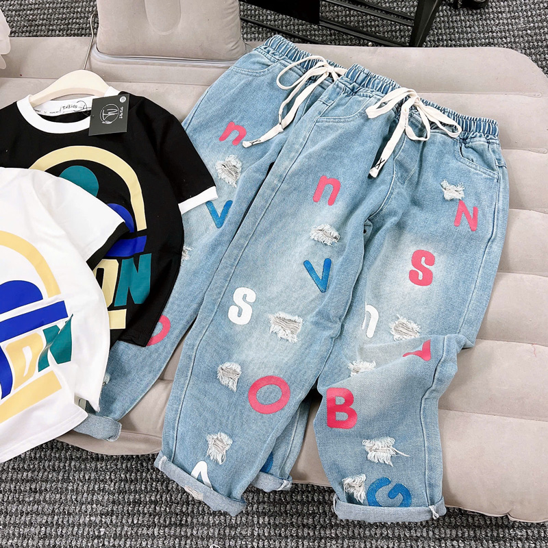 Bộ jean baggy bé gái chữ Vuiton