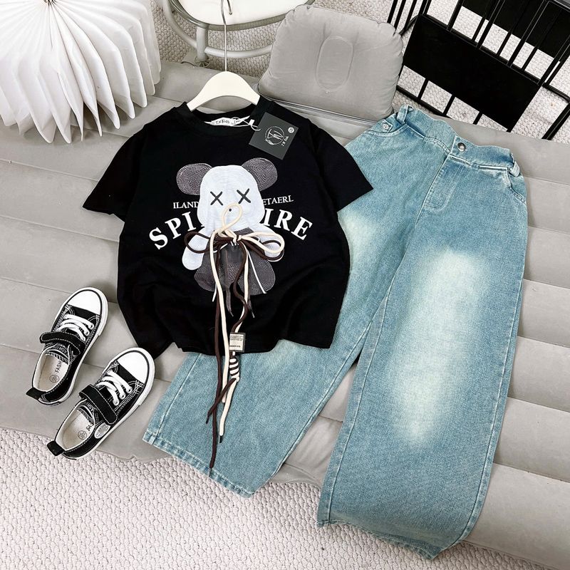 Bộ jean dài rộng bé gái gấu dây