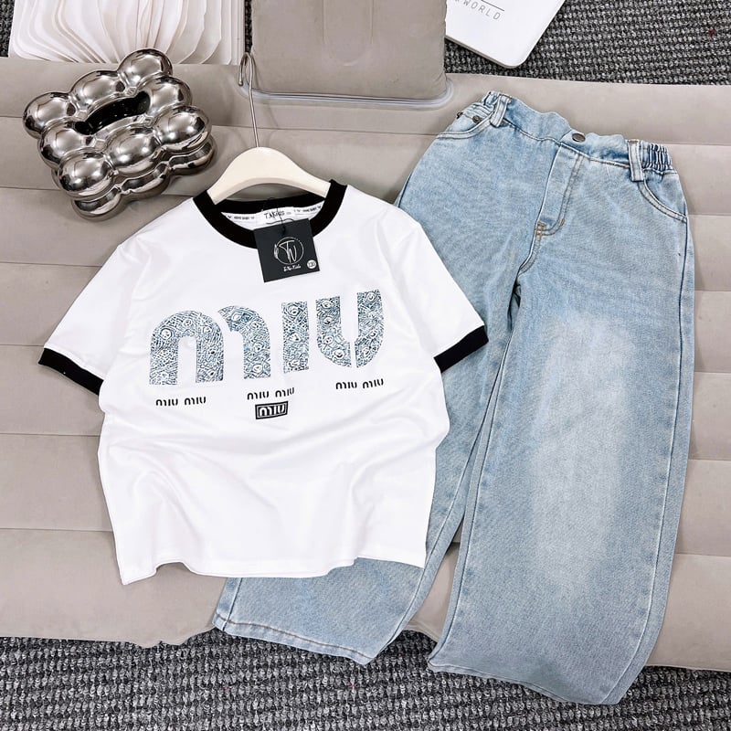 Bộ jean dài bé gái in chữ Miu