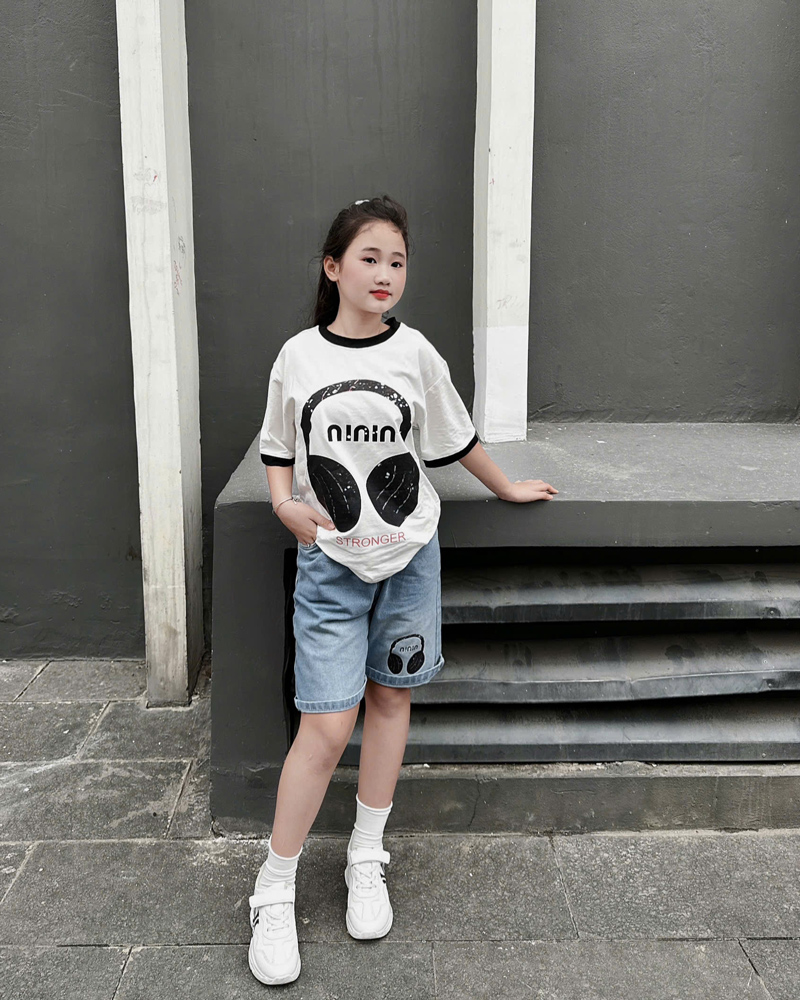 Bộ jean ngố bé gái tai nghe