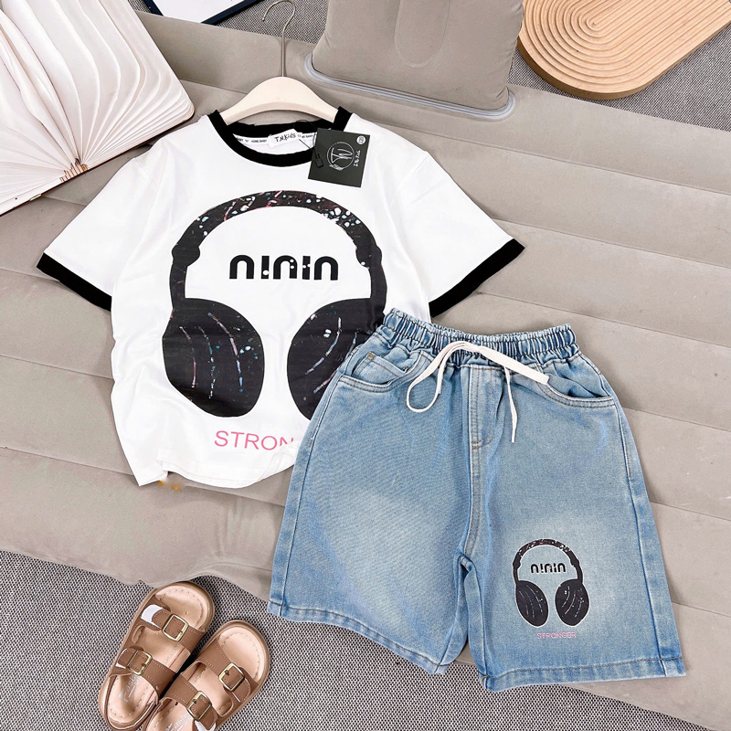 Bộ jean ngố bé gái tai nghe