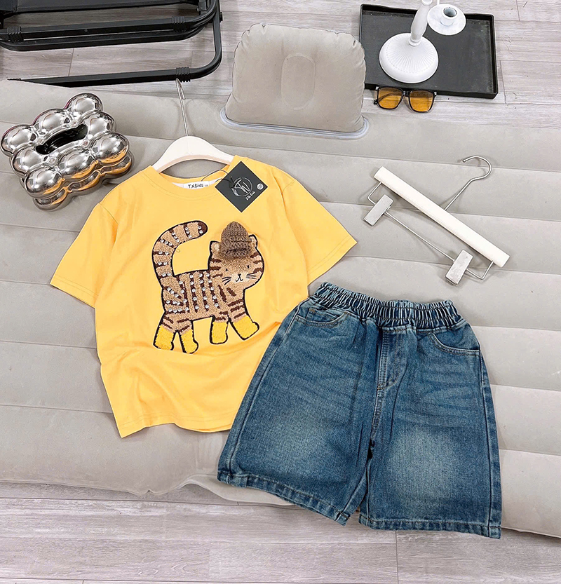 Bộ jean ngố bé gái mèo đính đá