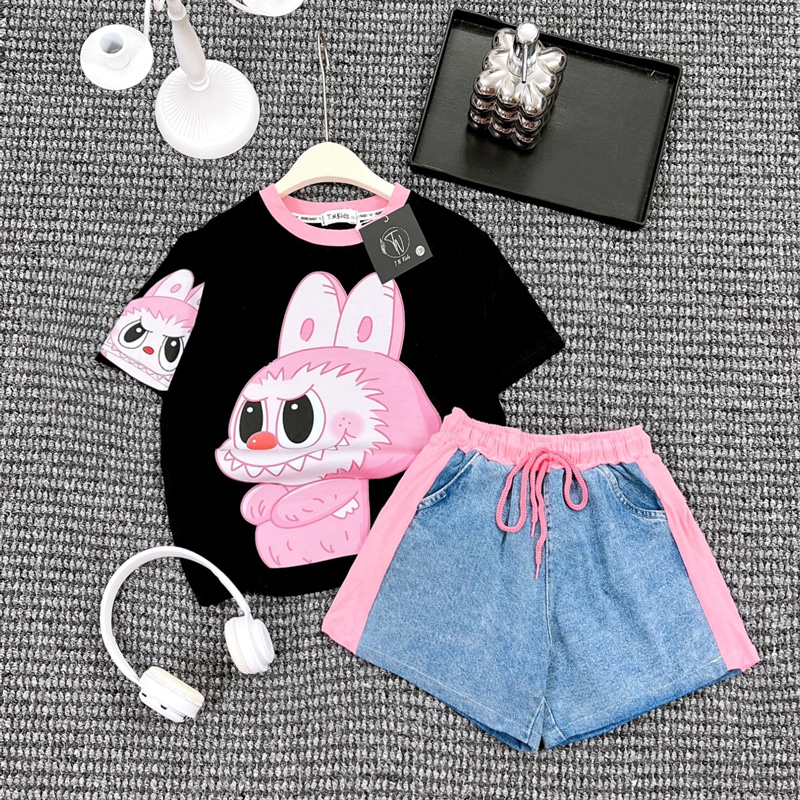 Bộ short jean bé gái Labubu hồng