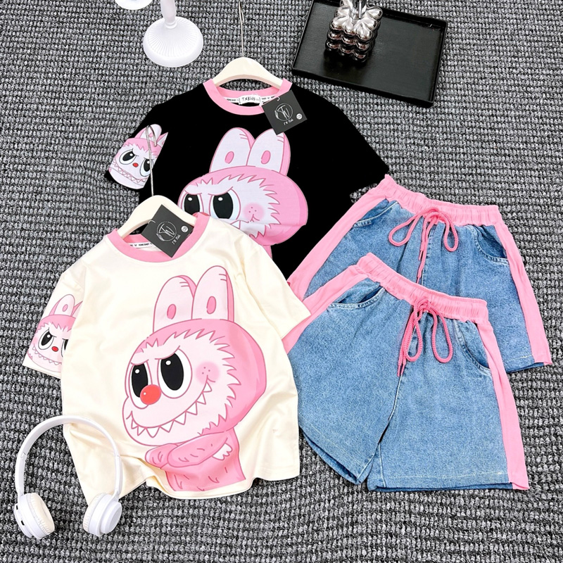 Bộ short jean bé gái Labubu hồng