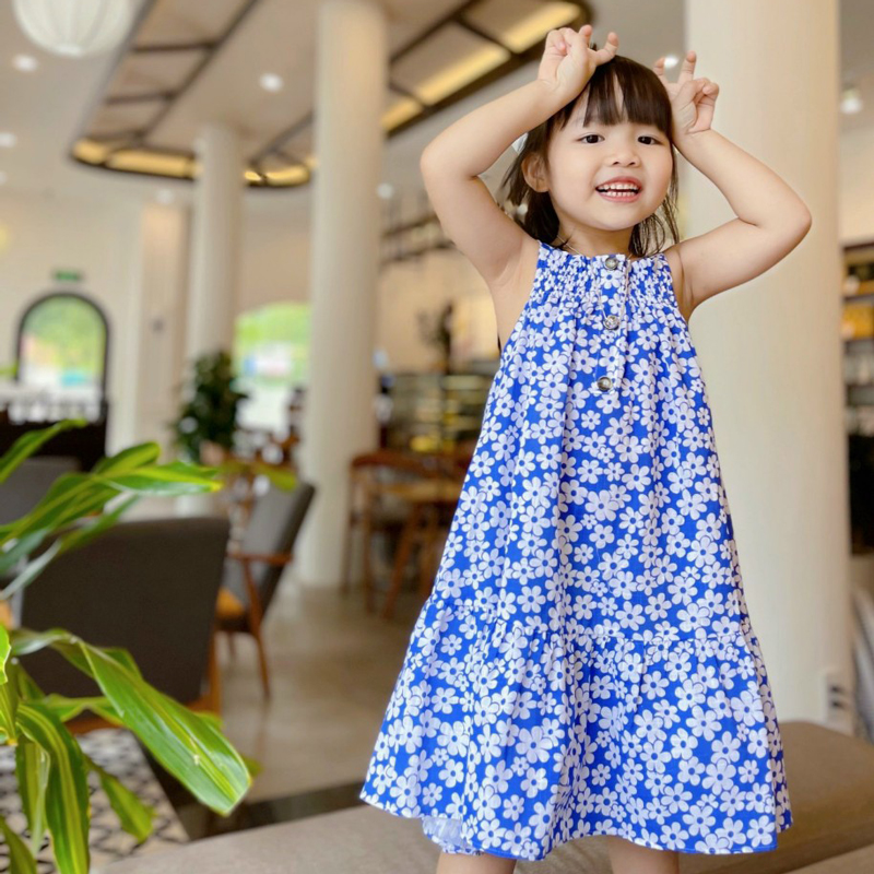 Đầm bé gái cổ yếm