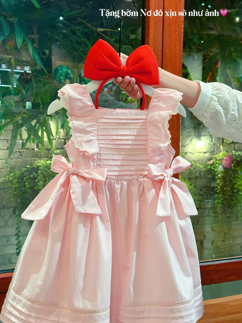 Đầm bé gái nơ eo kèm cài