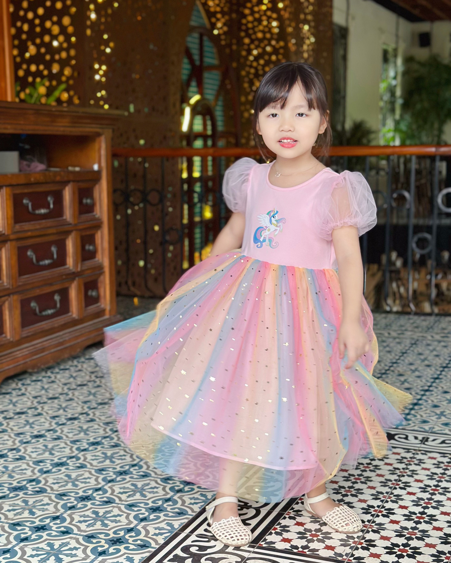 Đầm unicorn cầu vồng