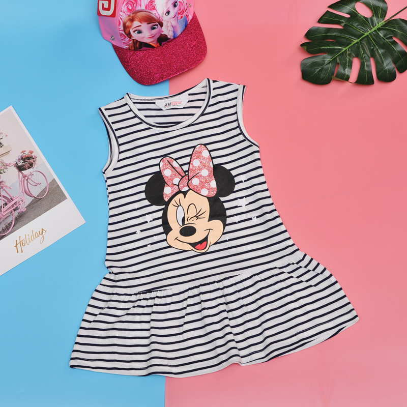 Đầm HM sát nách Mickey