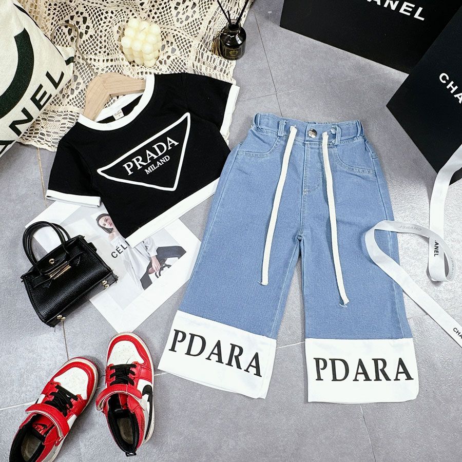 Bộ jean dài bé gái chữ Pdara