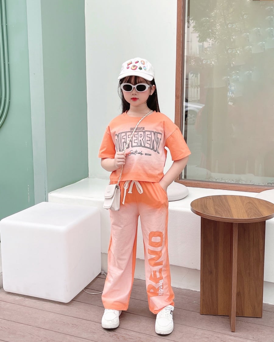 Bộ loang chữ Different