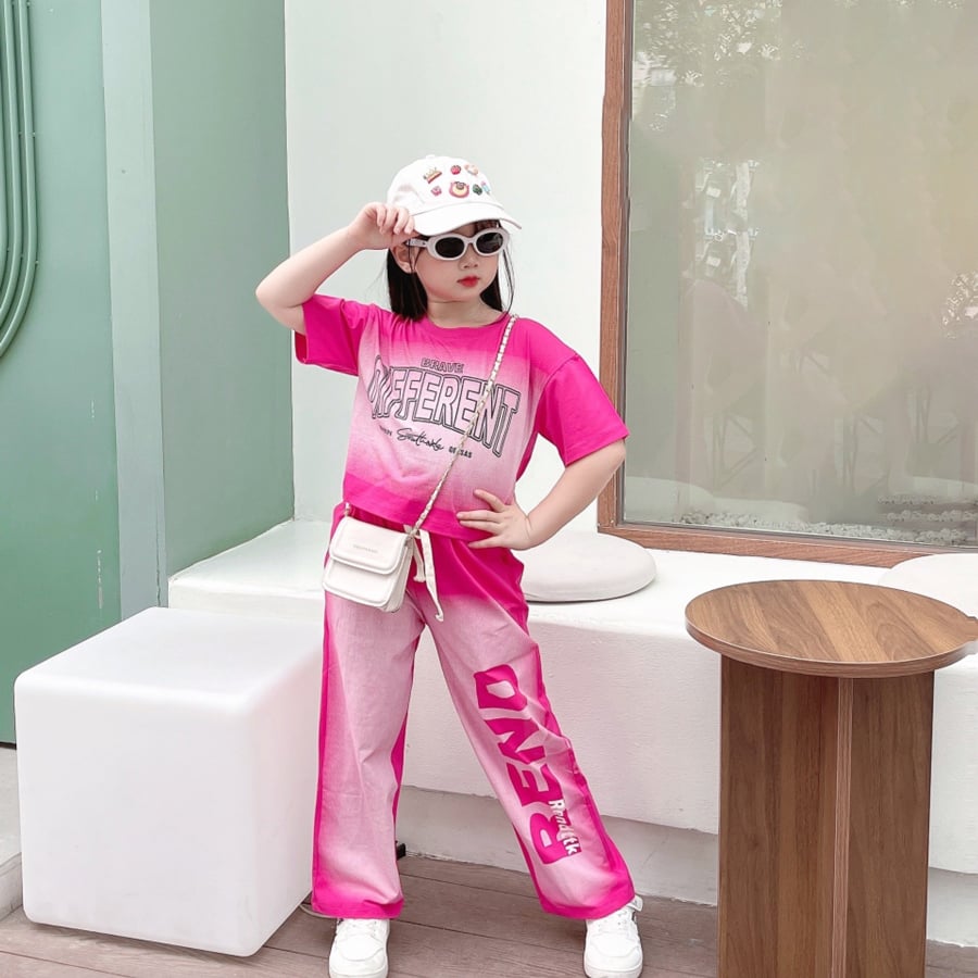 Bộ loang chữ Different