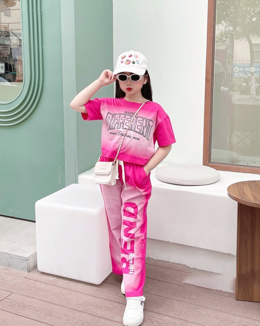 Bộ loang chữ Different