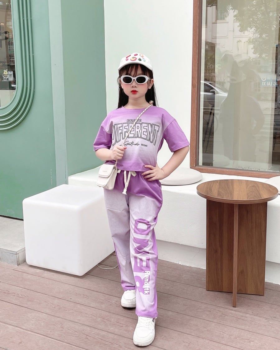 Bộ loang chữ Different