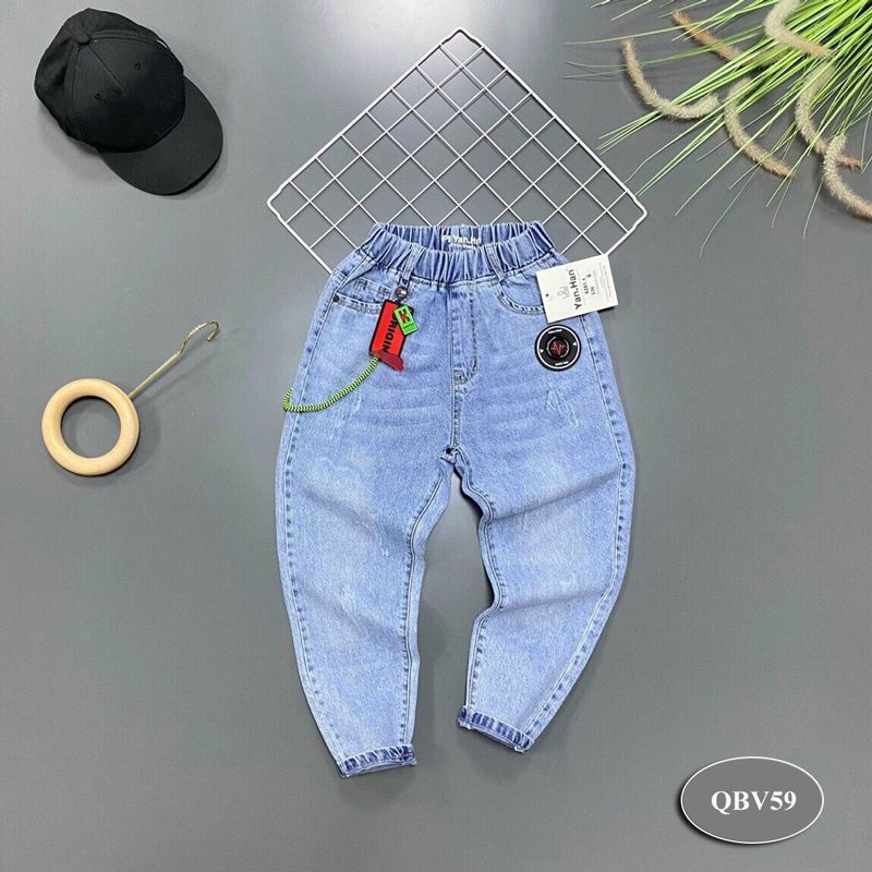 Quần jean bé trai xanh móc xích đỏ