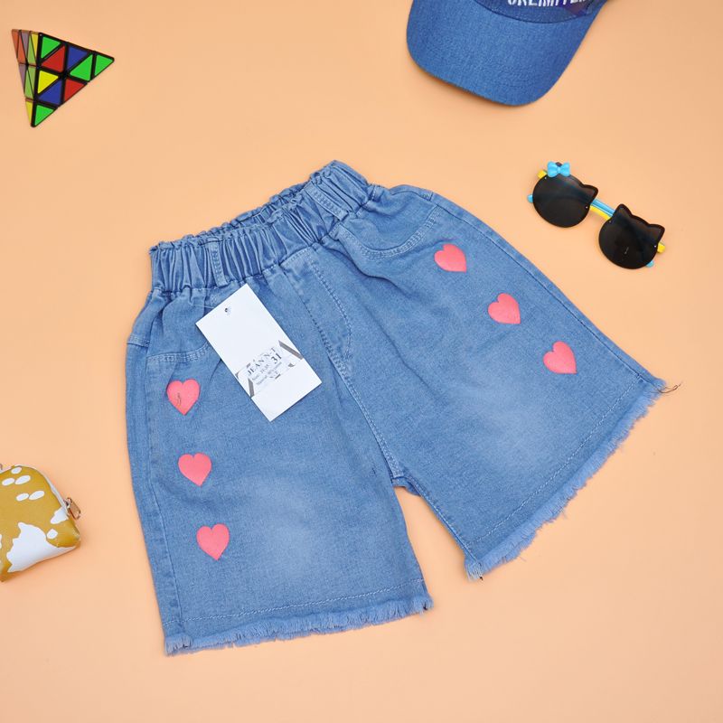 Quần short jean bé gái họa tiết tim