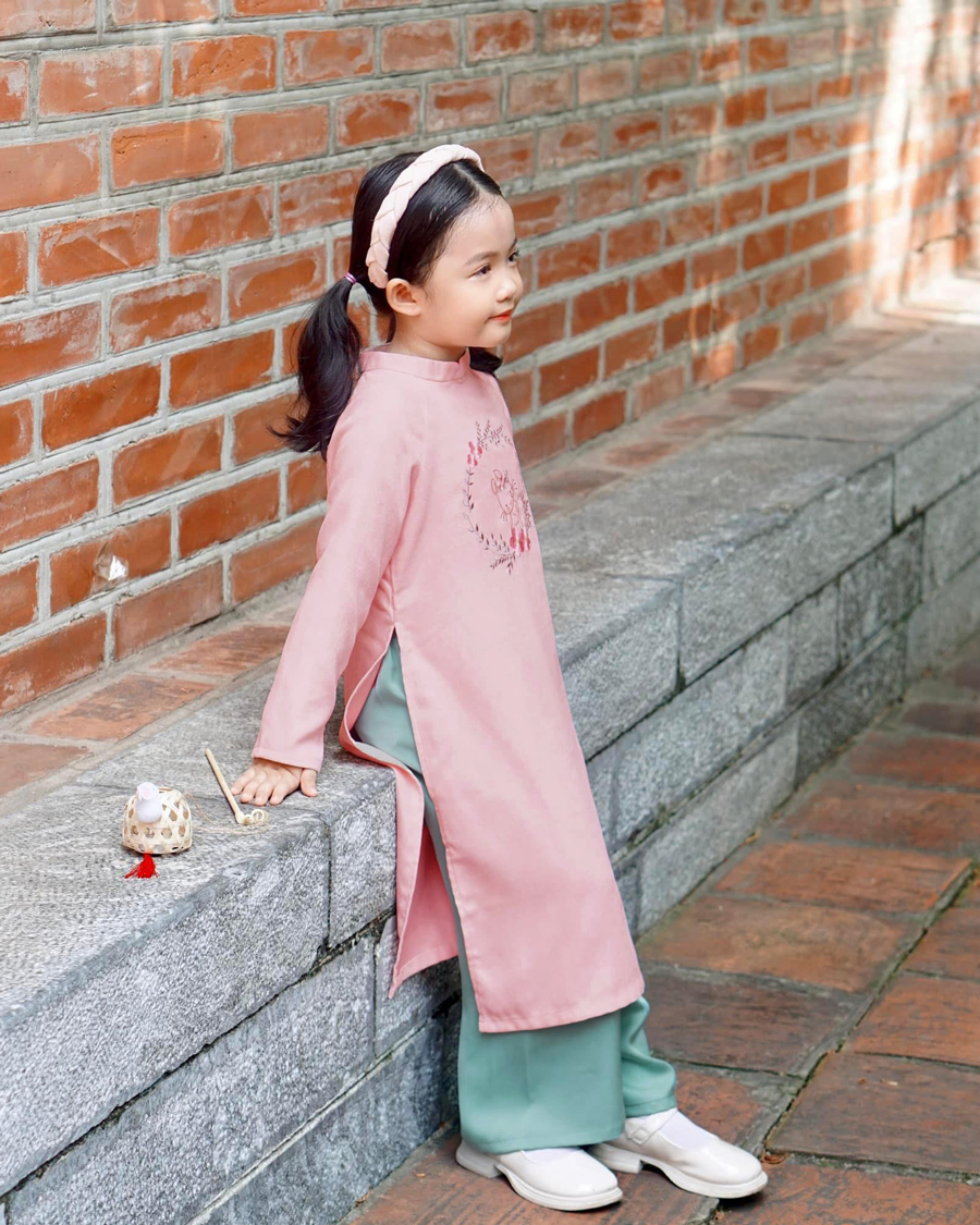 Bộ áo dài bé gái hình thỏ