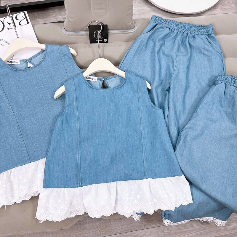 Bộ jean giấy bé gái phối ren