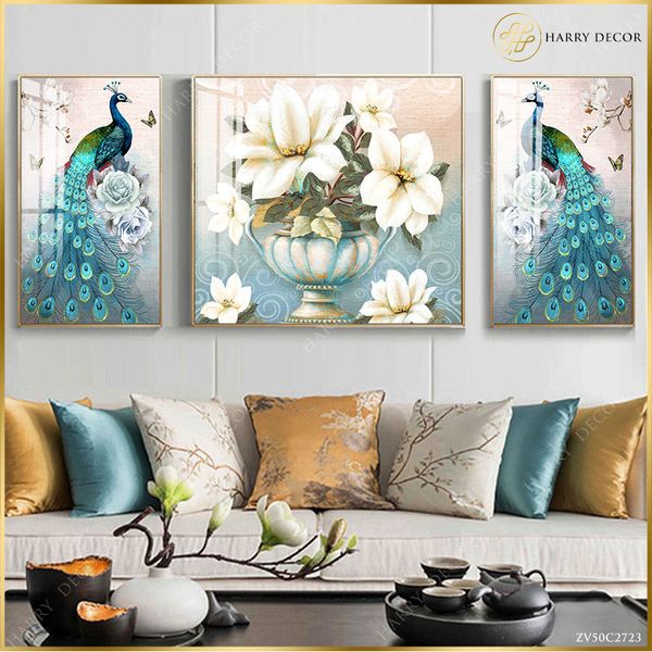 Bộ 3 Những Đôi Công Xinh Đẹp Bên Khóm Hoa Nở ZV50C2723 