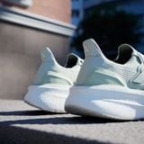 Giày chạy bộ Nữ ULTRABOOST 5 W