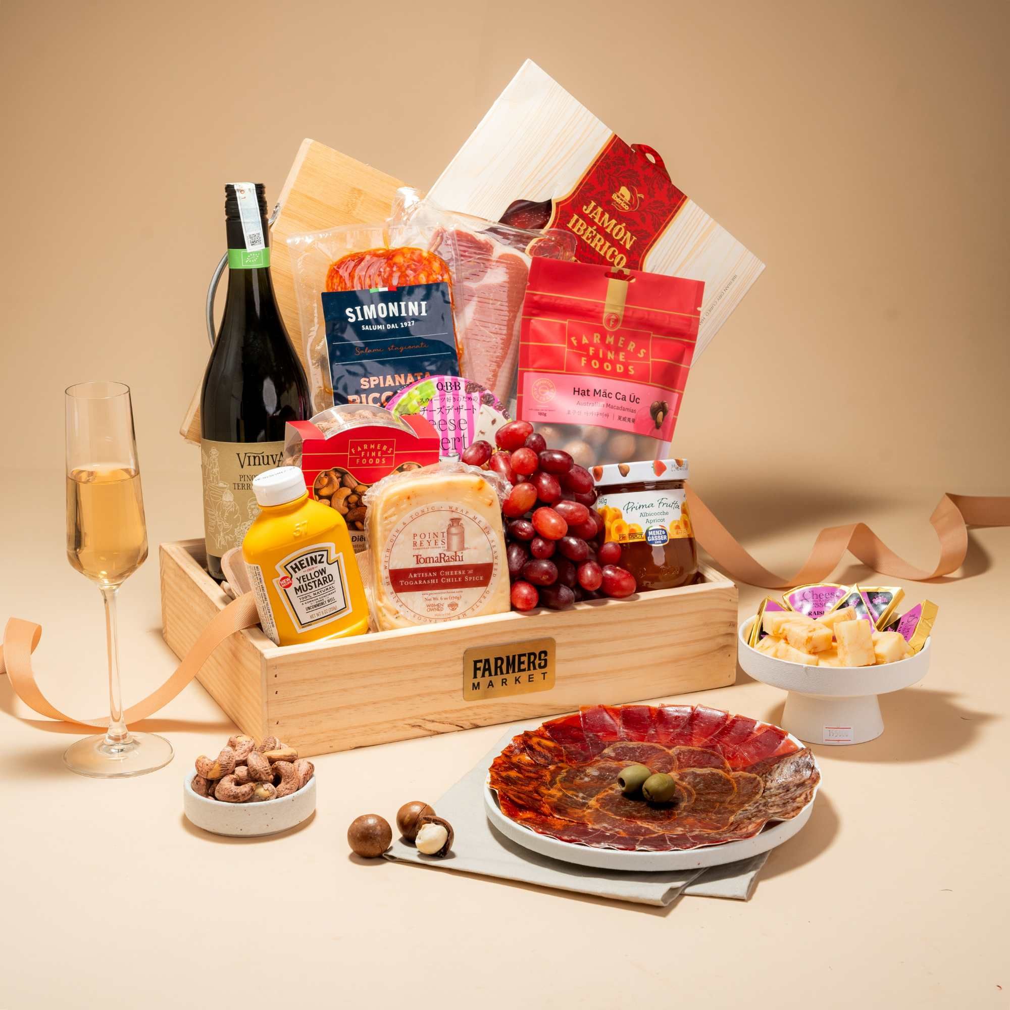  White Wine & Charcuterie Delights Set / Khay Thịt Nguội và Rượu Vang Trắng Cao Cấp 