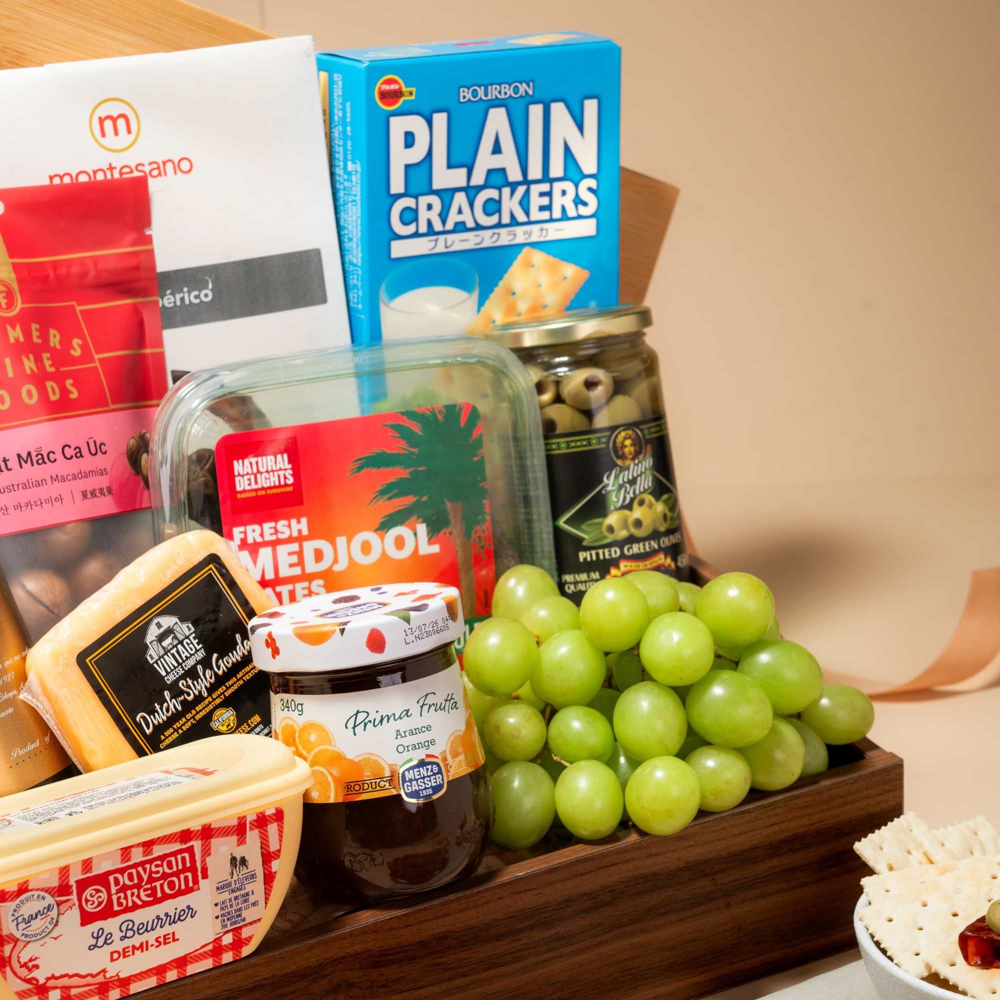  Classic Wine & Gourmet Indulgence Hamper / Khay Thịt Nguội và Rượu Vang Cổ Điển 