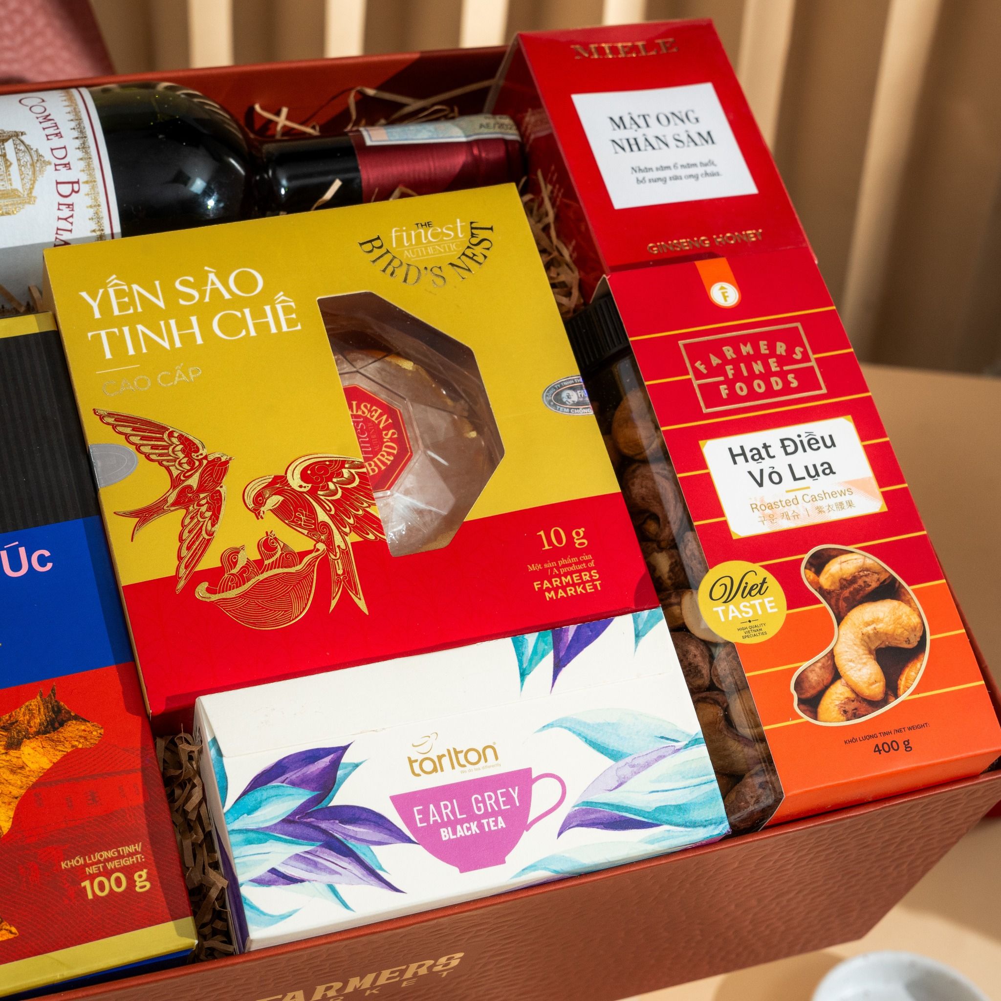  Hộp Quà Rượu Vang Đỏ và Tổ Yến Tone Nâu Tinh Tế - GIAO HÀNG TOÀN QUỐC 