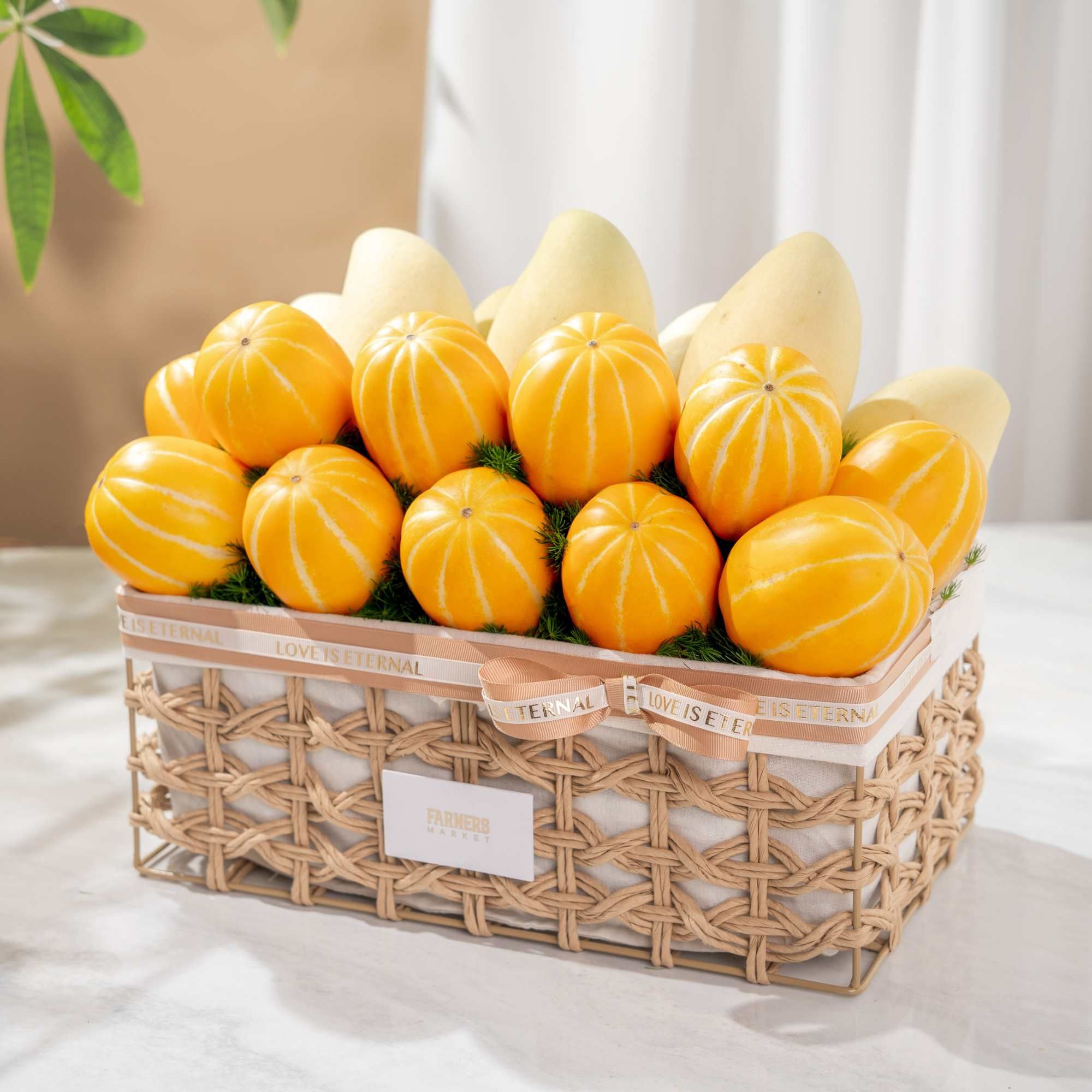  Giỏ Quà Dưa Lê Hàn Quốc Và Xoài Cát Chu Tone Kem Thanh Lịch - GIAO NỘI THÀNH TPHCM 