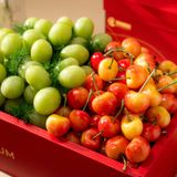  Hộp Quà Cherry Vàng và Nho Xanh Tone Đỏ Sang Trọng - GIAO HÀNG NỘI THÀNH HCM 