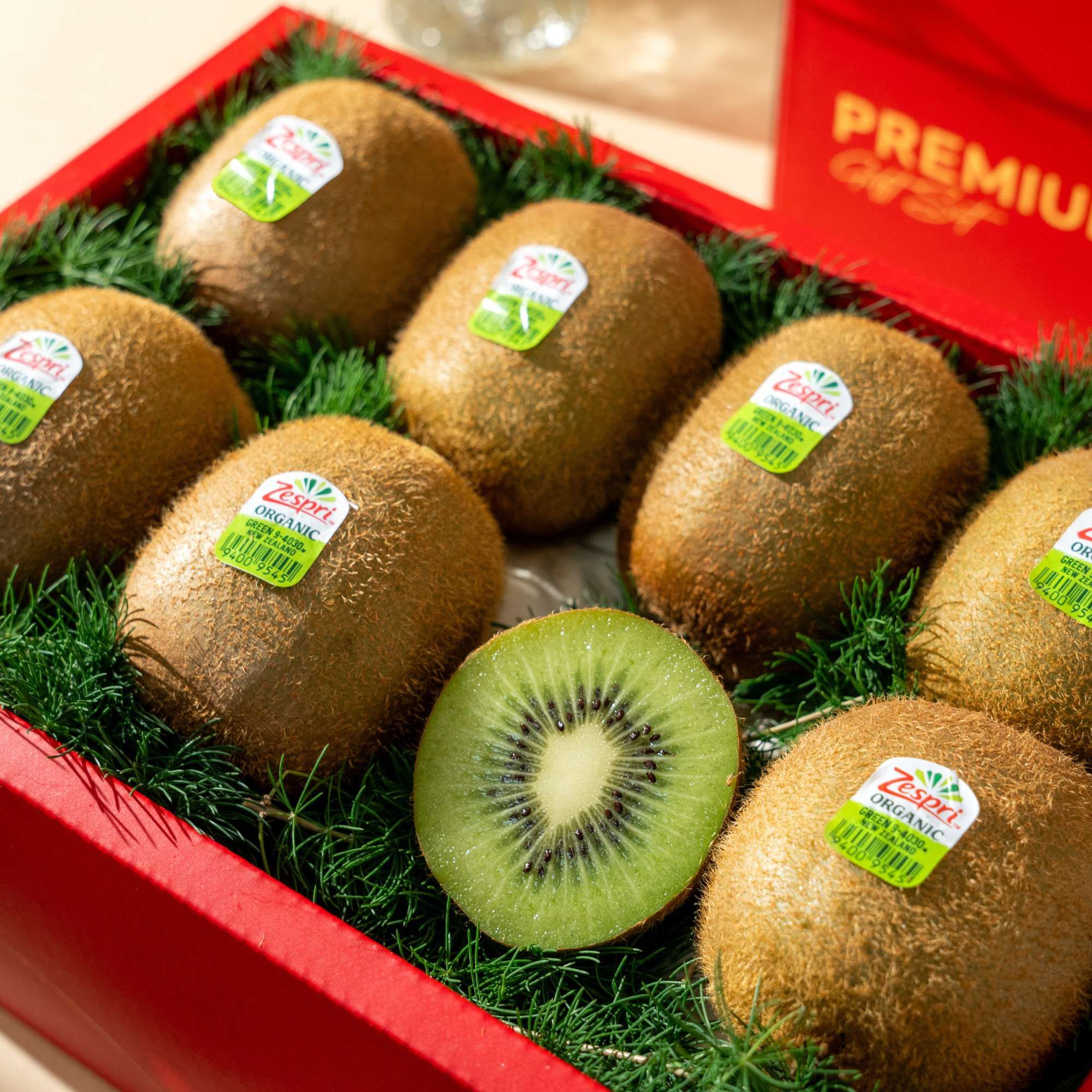  Hộp Quà Kiwi Xanh Hữu Cơ Tone Đỏ Cơ Bản - GIAO NỘI THÀNH TPHCM 