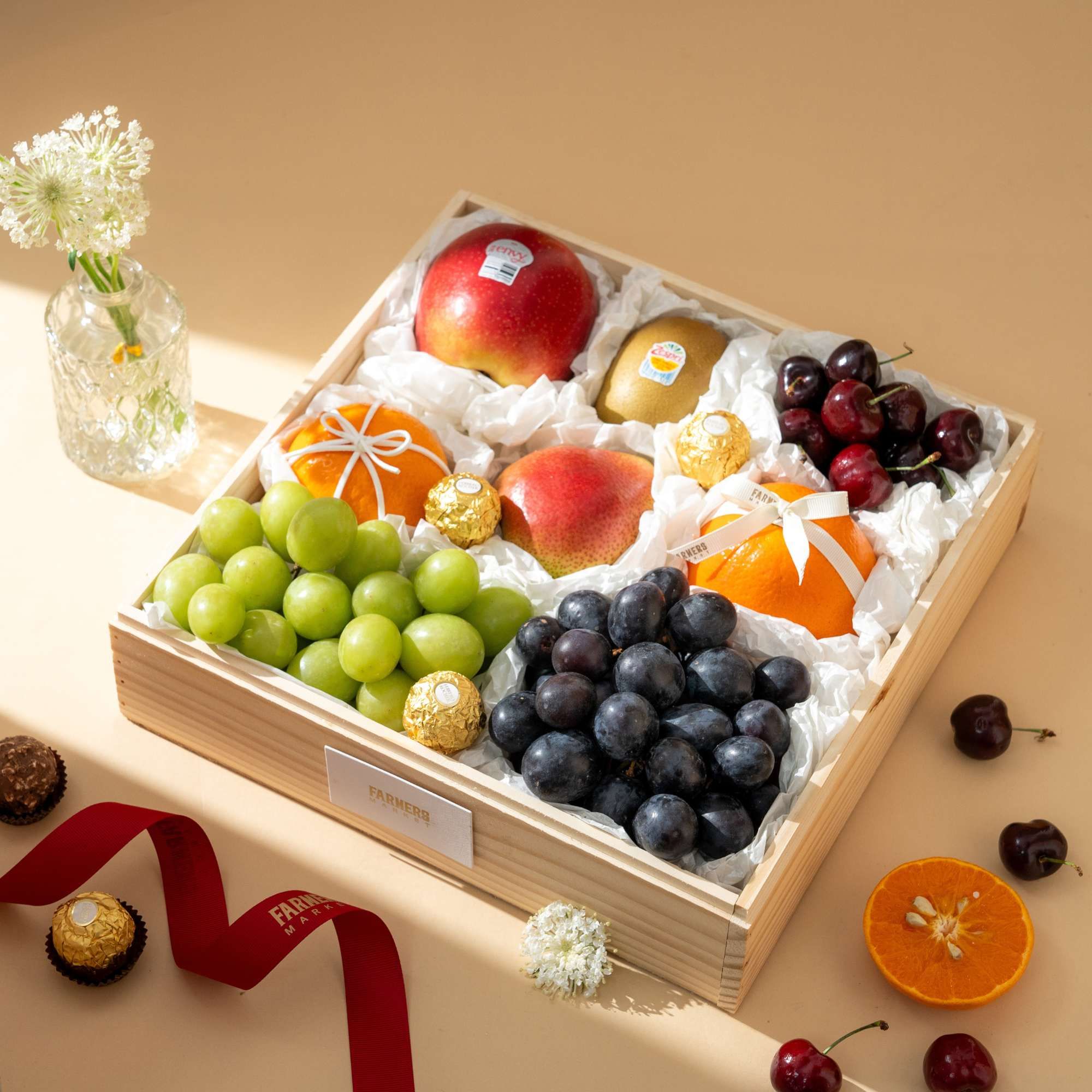  Hộp Quà Trái Cây Tươi Và Socola Tinh Tế - GIAO HÀNG NỘI THÀNH HCM 