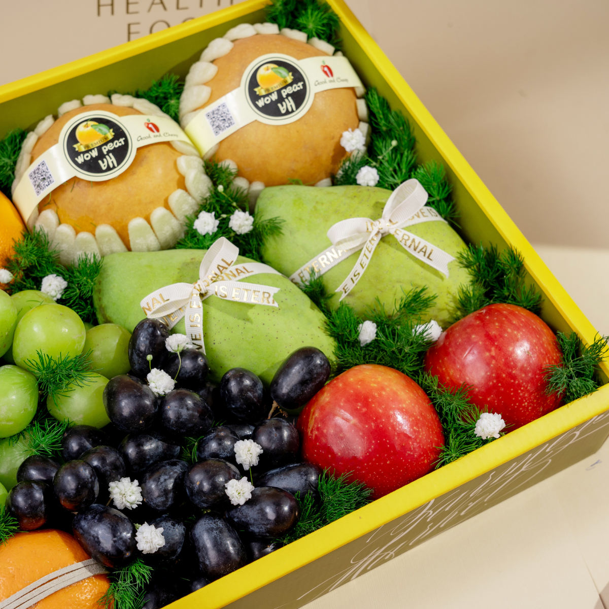  Hộp Quà Trái Cây Hỗn Hợp Tone Xanh Lá Tinh Tế - GIAO NỘI THÀNH TPHCM 