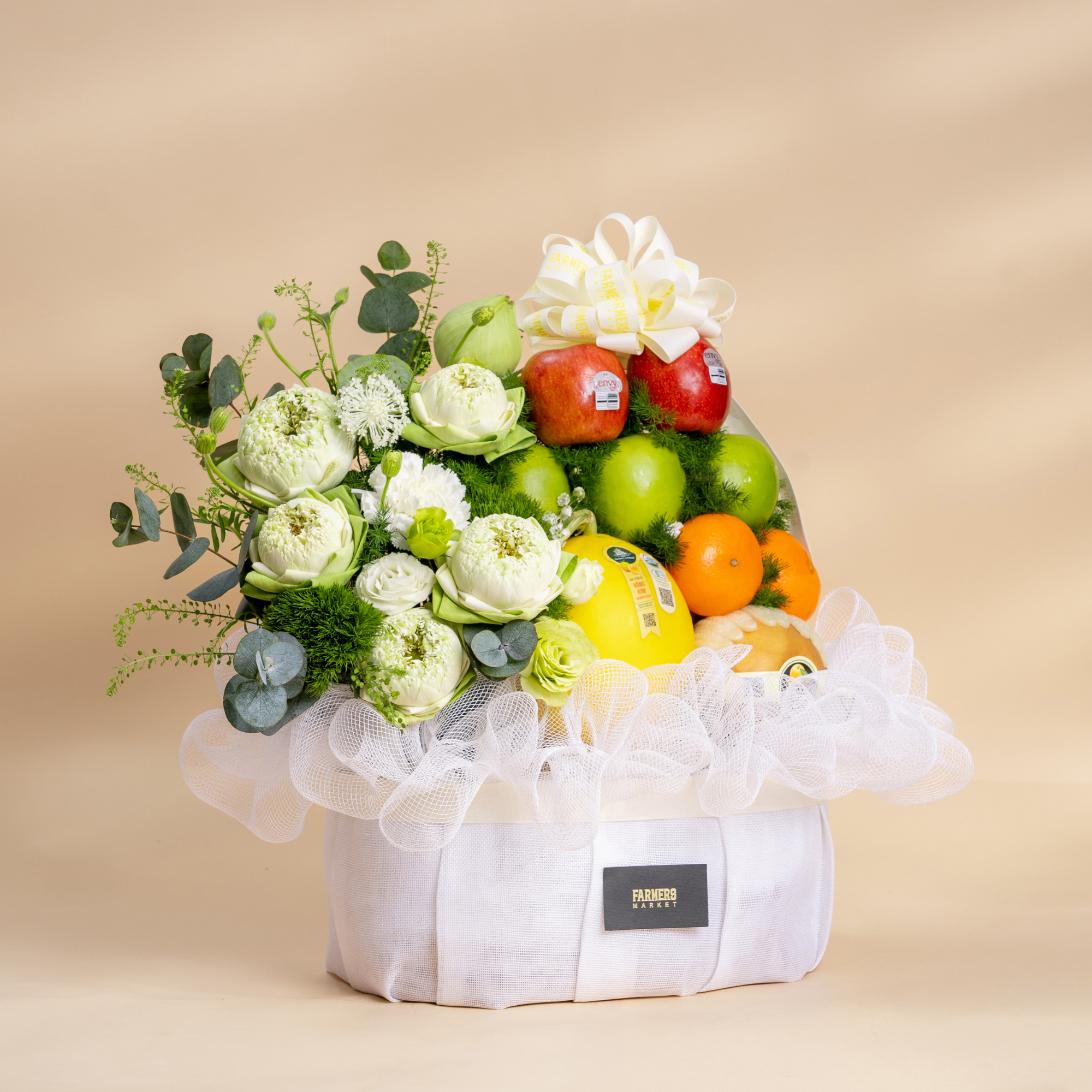  Giỏ Trái Cây Tươi Và Sen Trắng Thanh Lịch - GIAO NỘI THÀNH TPHCM 