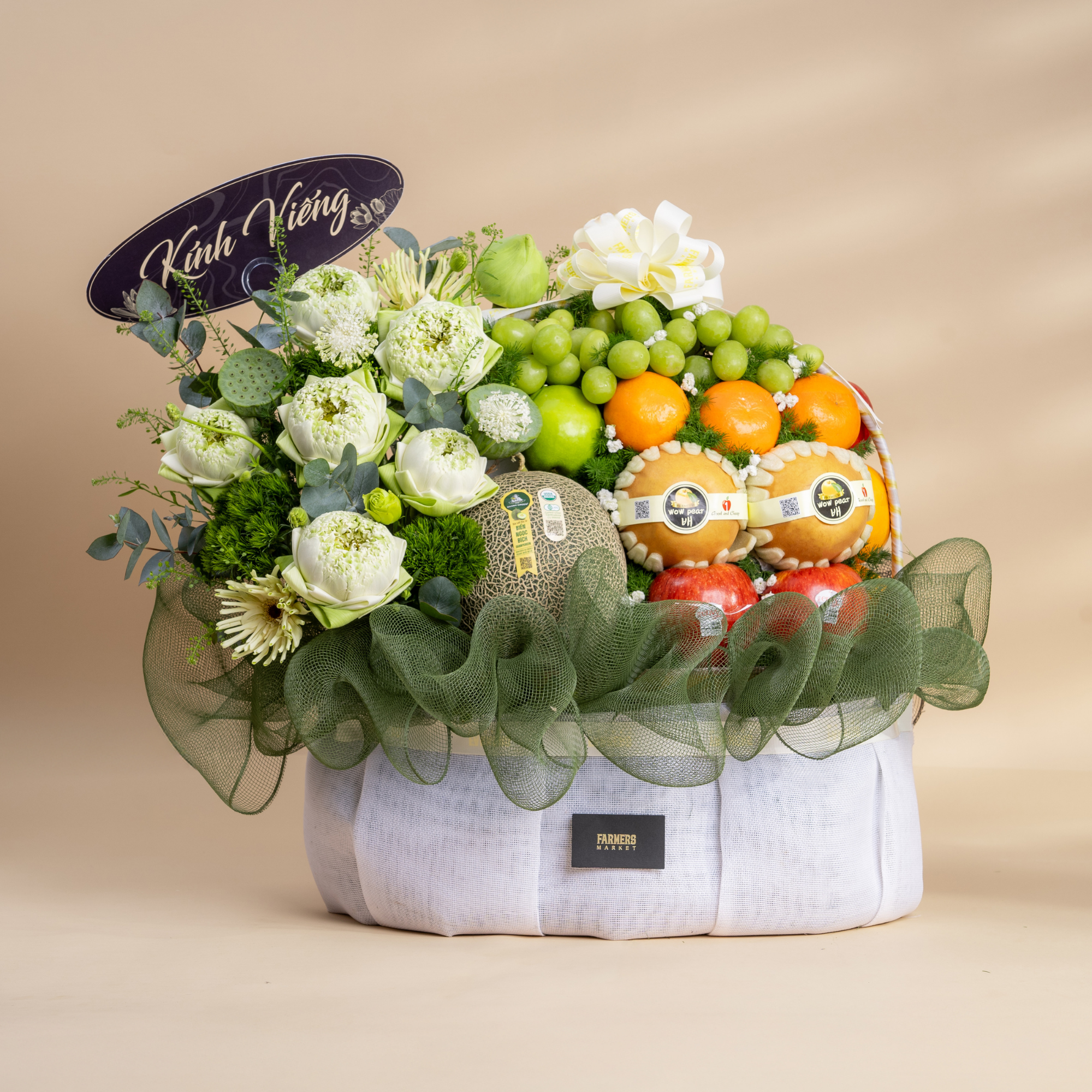  Giỏ Trái Cây Và Sen Trắng Sang Trọng - GIAO NỘI THÀNH TPHCM 