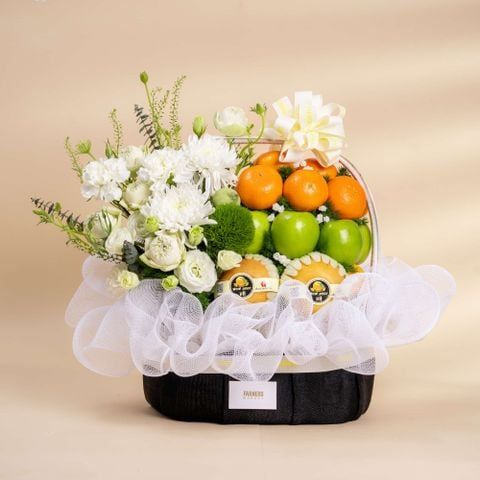  Giỏ Trái Cây Và Hoa Tone Trắng Đen Tinh Tế - GIAO NỘI THÀNH TPHCM 