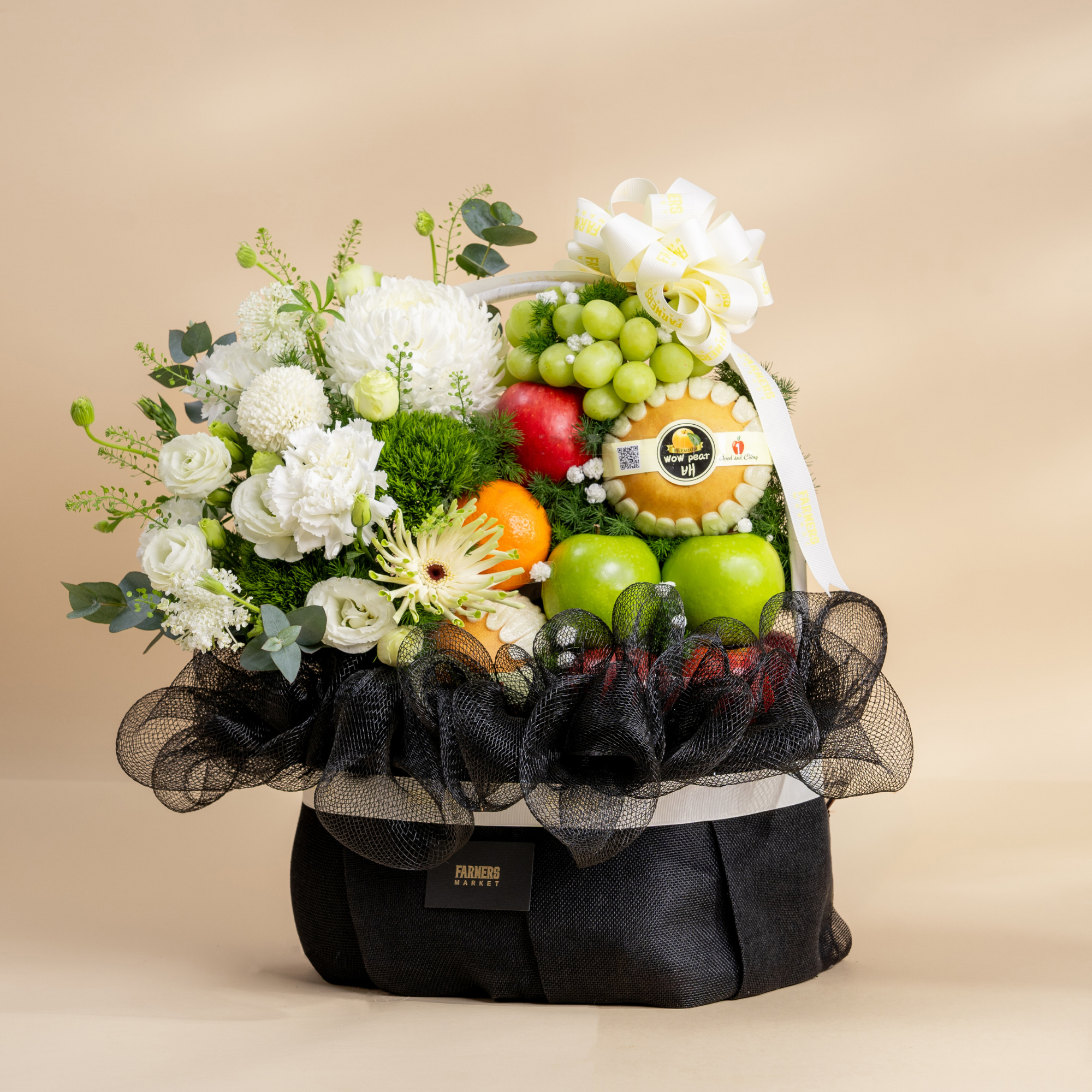  Giỏ Trái Cây Và Cúc Mẫu Đơn Tone Trắng Thanh Lịch - GIAO NỘI THÀNH TPHCM 