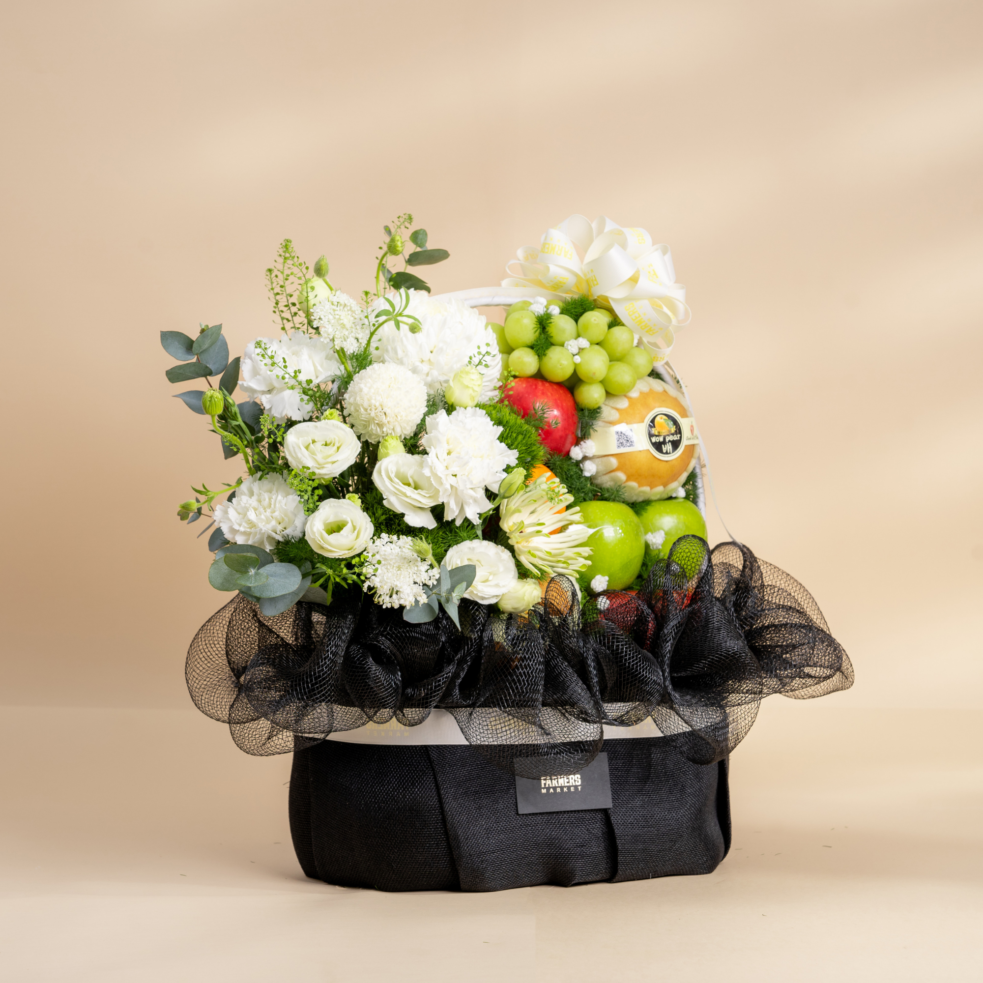  Giỏ Trái Cây Và Cúc Mẫu Đơn Tone Trắng Thanh Lịch - GIAO NỘI THÀNH TPHCM 