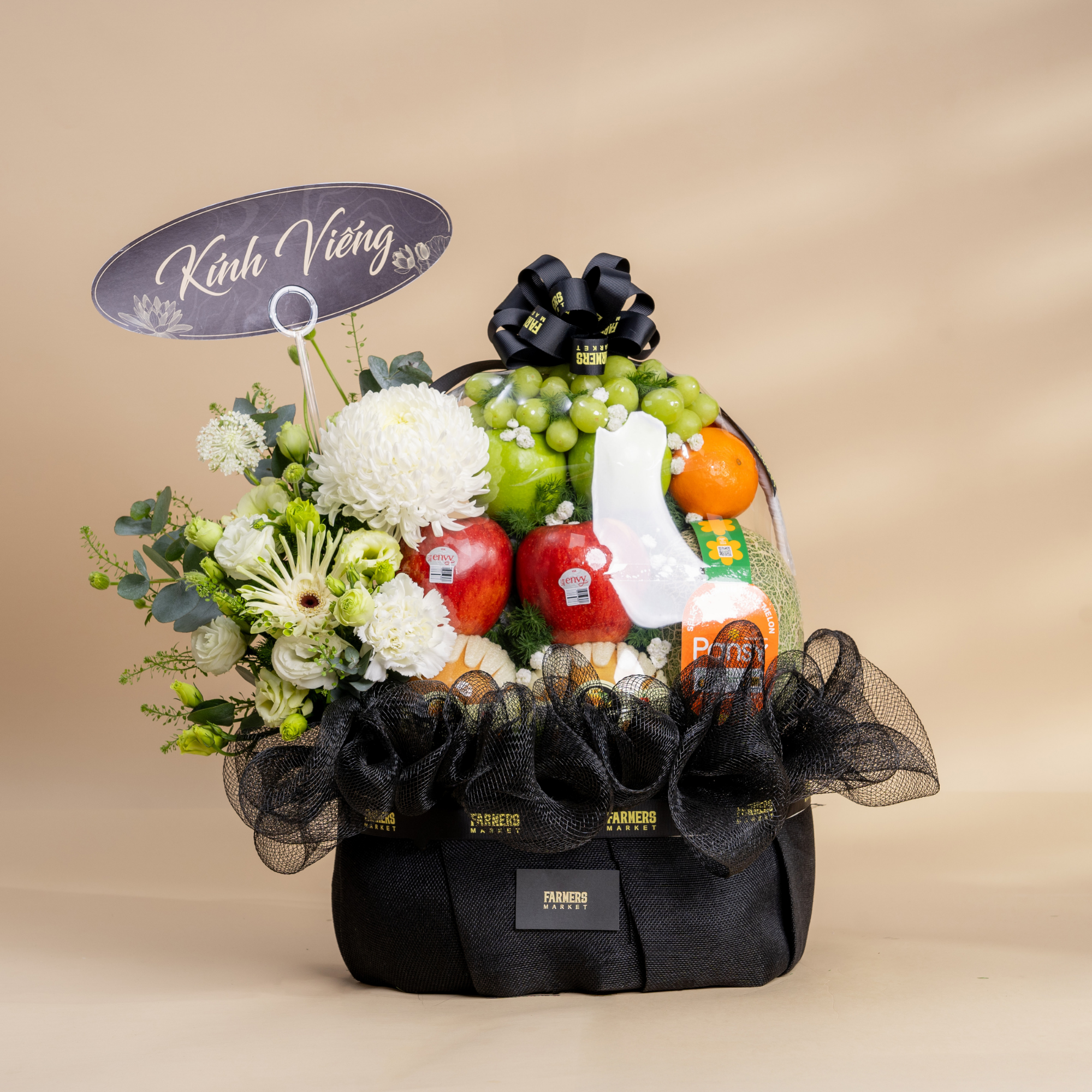  Giỏ Trái Cây Và Cúc Mẫu Đơn Trắng Tone Đen Tinh Tế - GIAO NỘI THÀNH TPHCM 