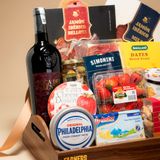  Wine & Gourmet Delights Hamper / Khay Gỗ Thịt Nguội Và Rượu Vang Đỏ Cao Cấp 
