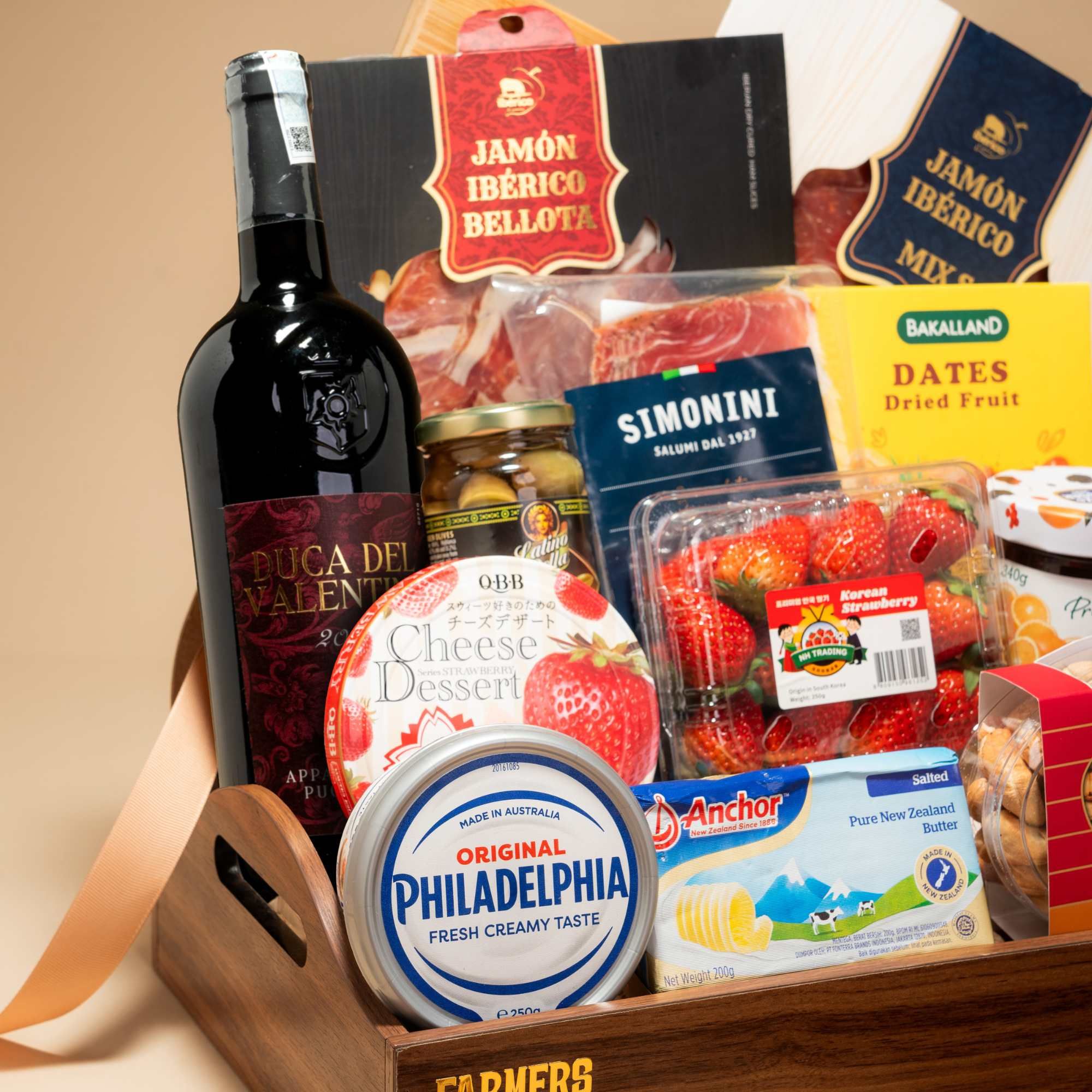  Wine & Gourmet Delights Hamper / Khay Gỗ Thịt Nguội Và Rượu Vang Đỏ Cao Cấp 