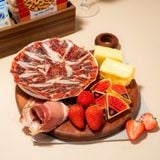  Wine & Gourmet Delights Hamper / Khay Gỗ Thịt Nguội Và Rượu Vang Đỏ Cao Cấp 