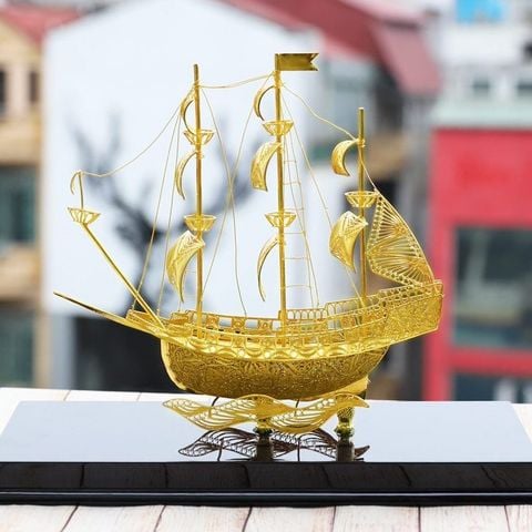 Mô hình Thuyền buồm mạ vàng phong thuỷ